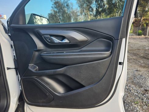 Used 2024 GMC Terrain SLT image 21
