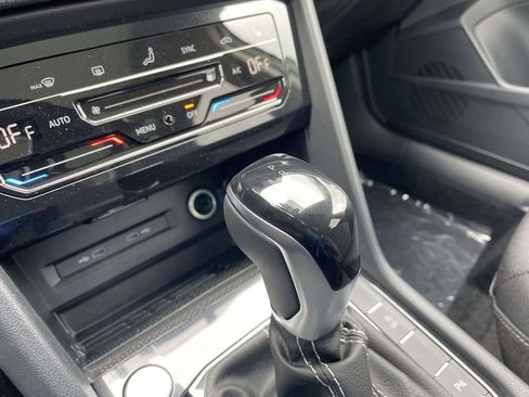 New 2026 Volkswagen Taos SE FWD image 30