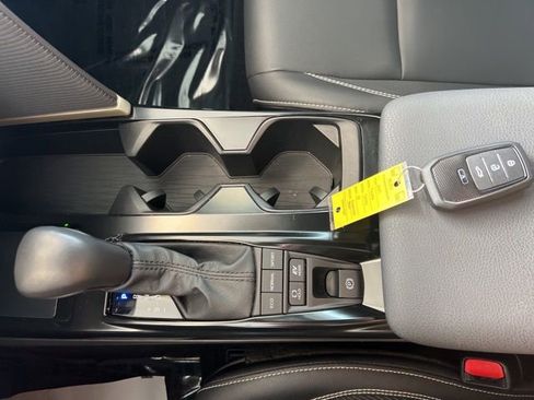 Used 2025 Toyota Camry SE image 17