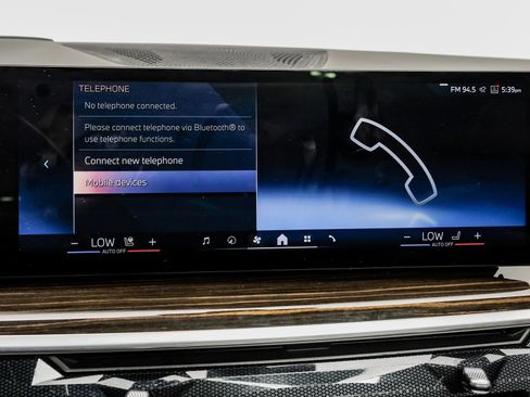 Used 2024 BMW X7 xDrive40i w/ M Sport Package image 28