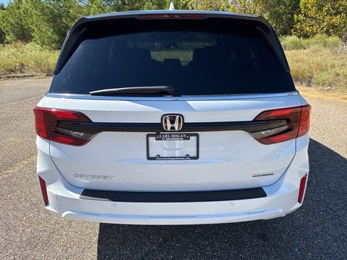 New 2026 Honda Odyssey Touring image 8