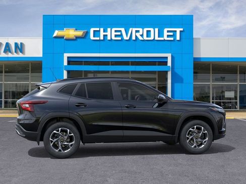 New 2026 Chevrolet Trax LT w/ Driver Confidence Package image 5