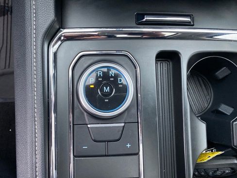 Used 2024 Ford Expedition XLT image 12