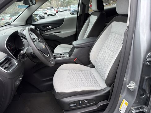 Used 2023 Chevrolet Equinox LS w/ LS Convenience Package image 9