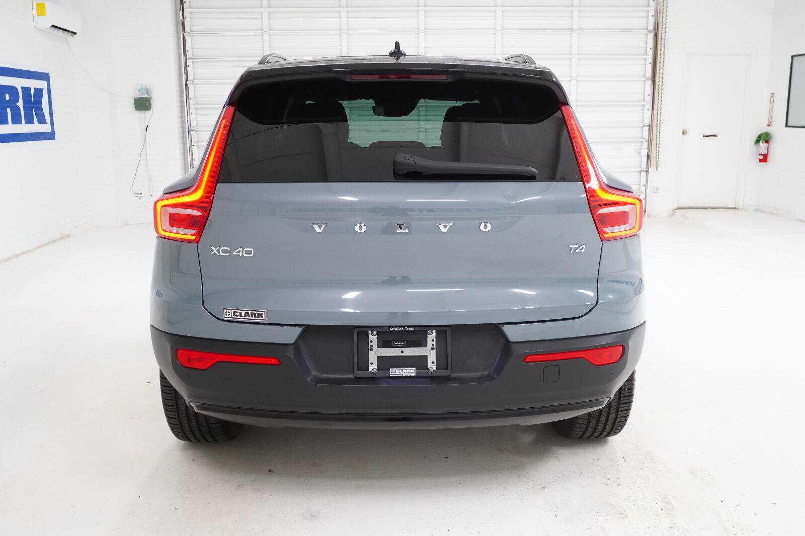 Used 2021 Volvo XC40 T4 R-Design w/ Protection Package Premier FWD image 25