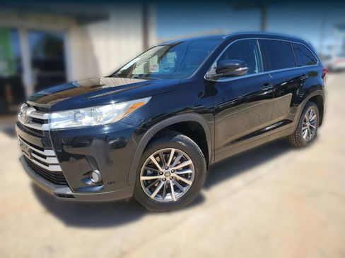 Used 2019 Toyota Highlander XLE AWD/4WD image 8