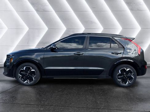 Used 2023 Kia Niro Wave w/ Wave Preserve Package FWD image 3
