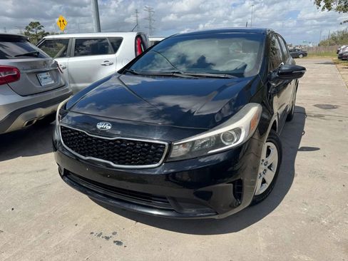 Used 2017 Kia Forte LX FWD image 2