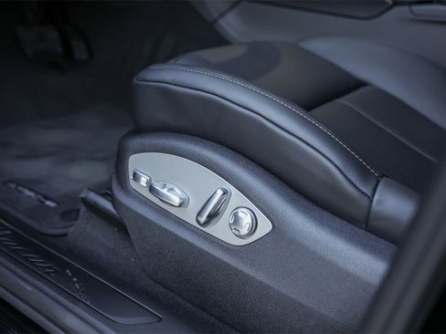 Certified 2025 Porsche Macan image 10