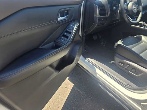 Used 2023 Nissan Rogue SV w/ SV Premium B Package FWD image 22