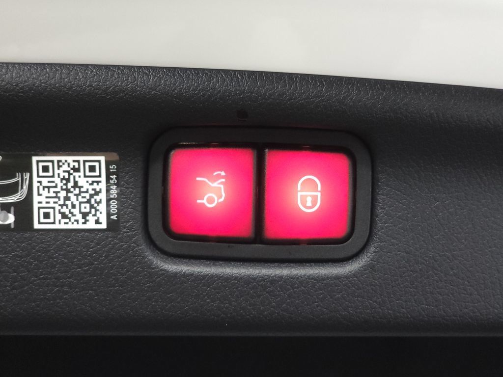 Certified 2026 Mercedes-Benz C 300 4MATIC Sedan image 28