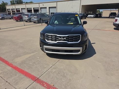 Used 2025 Kia Telluride S FWD image 5