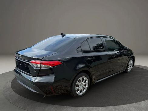Used 2021 Toyota Corolla LE image 5
