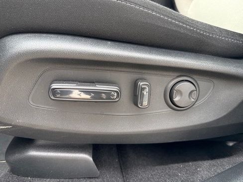 Certified 2025 Honda CR-V EX image 8