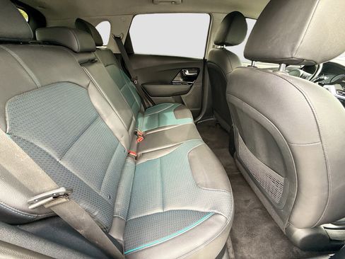 Used 2022 Kia Niro EX Premium w/ Cold Weather Package image 28