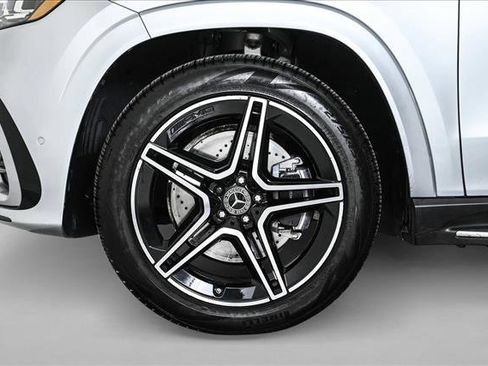 Certified 2025 Mercedes-Benz GLS 450 4MATIC image 27