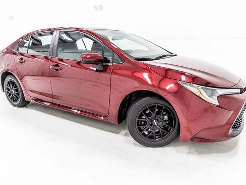 Used 2022 Toyota Corolla LE image 11