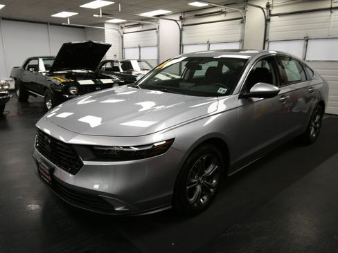 Used 2023 Honda Accord EX image 3