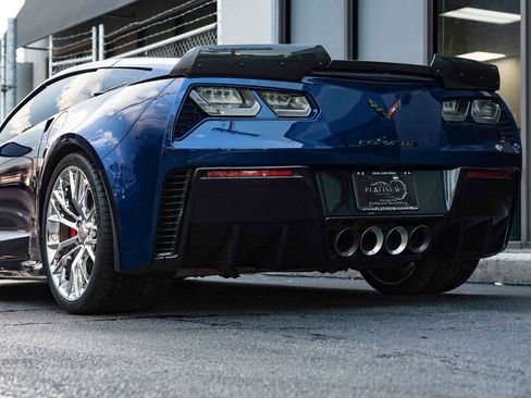 Used 2018 Chevrolet Corvette Z06 RWD image 11