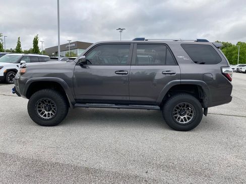 Used 2018 Toyota 4Runner TRD Off-Road AWD/4WD image 4