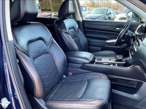 Used 2023 Nissan Pathfinder Platinum image 22