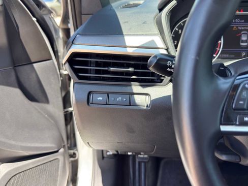Used 2025 Nissan Altima 2.5 SR FWD image 19