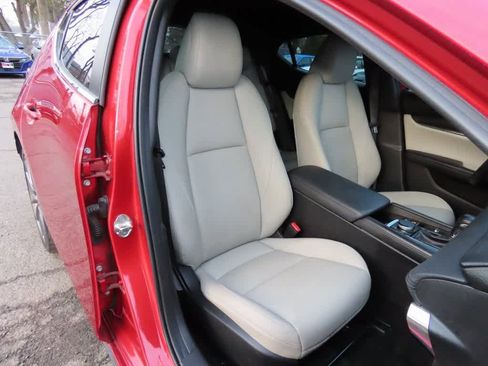 Used 2020 MAZDA MAZDA3 Hatchback w/ Preferred Package image 17