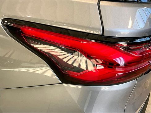 Used 2023 Chevrolet Traverse LT image 35