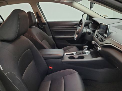 Used 2025 Nissan Altima 2.5 SV FWD image 21