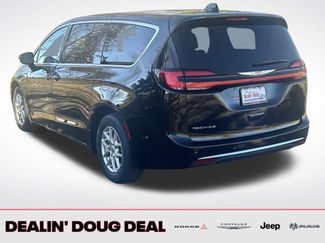 Used 2024 Chrysler Pacifica Touring-L FWD video 3
