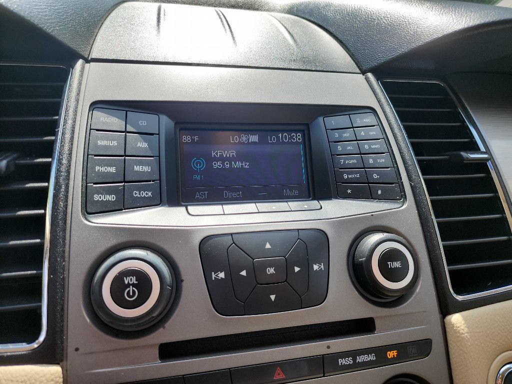 Used 2015 Ford Taurus SEL FWD image 24