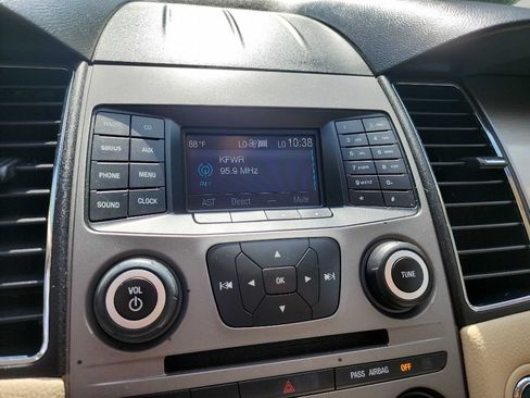 Used 2015 Ford Taurus SEL FWD image 24