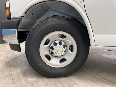 New 2025 Chevrolet Express 3500 Work Van w/ Power Convenience Package image 41