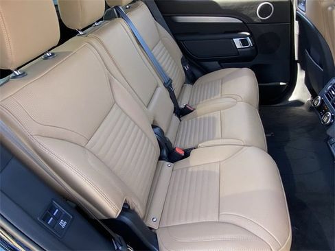 New 2025 Land Rover Discovery Dynamic SE image 13