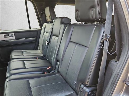 Used 2017 Ford Expedition XLT w/ Equipment Group 202A RWD image 19