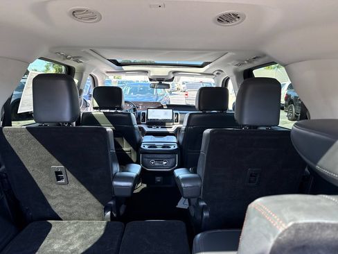 Used 2025 Ford Expedition Active AWD/4WD image 16