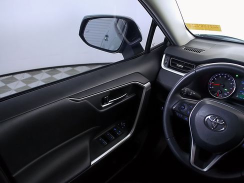 Used 2022 Toyota RAV4 XLE Premium image 26