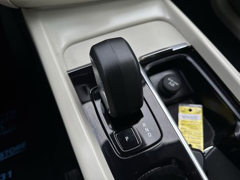 Used 2023 Volvo XC60 B5 Core image 16