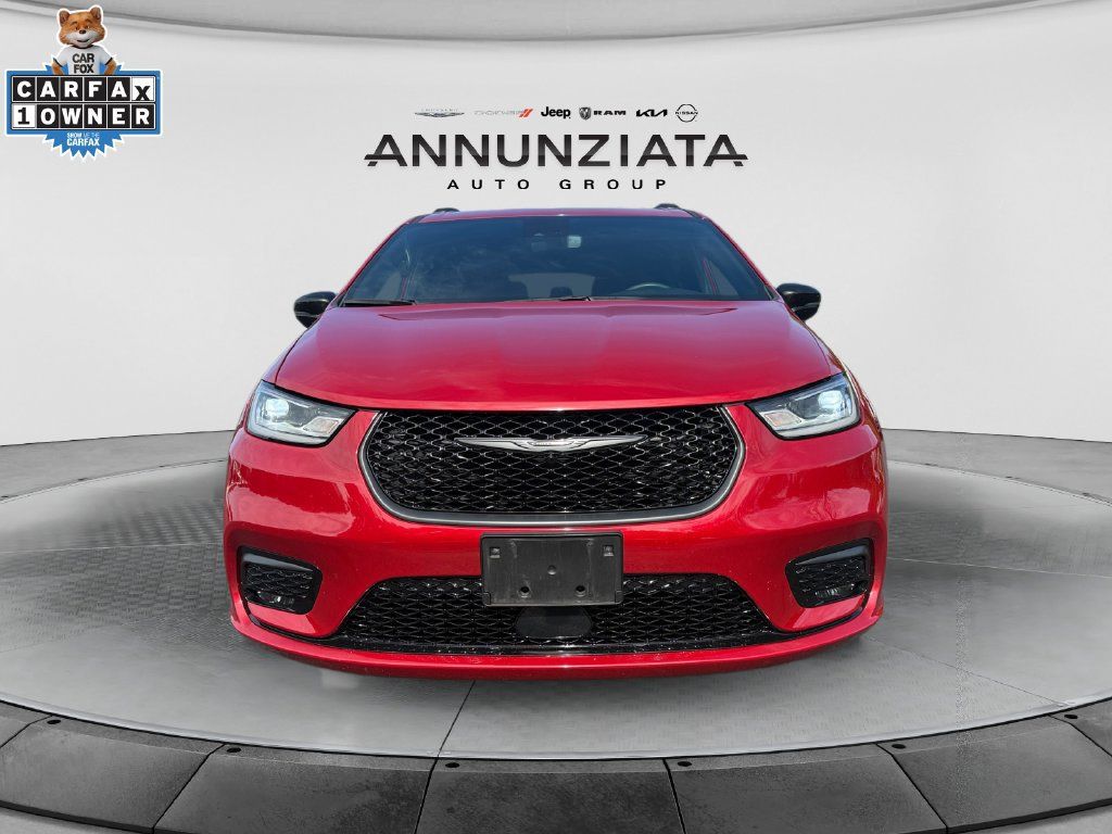 Used 2024 Chrysler Pacifica Touring-L w/ S Appearance Package AWD/4WD image 8