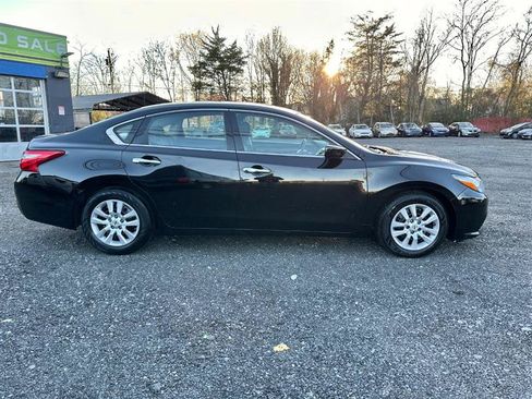 Used 2017 Nissan Altima 2.5 S w/ Power Driver Seat Package FWD image 5