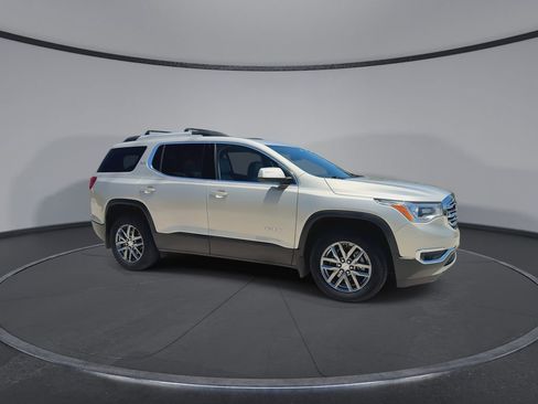 Used 2017 GMC Acadia SLT FWD image 2