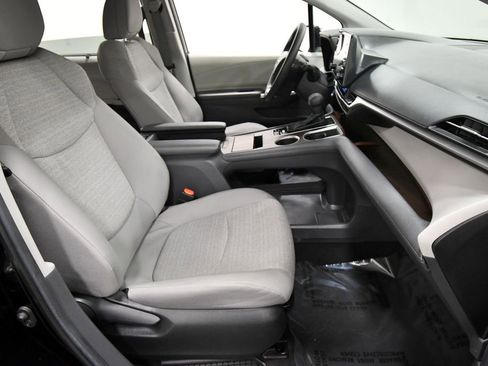 Used 2024 Toyota Sienna LE image 18