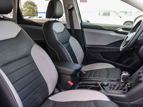 Used 2022 Volkswagen Taos SEL w/ Panoramic Sunroof Package image 20