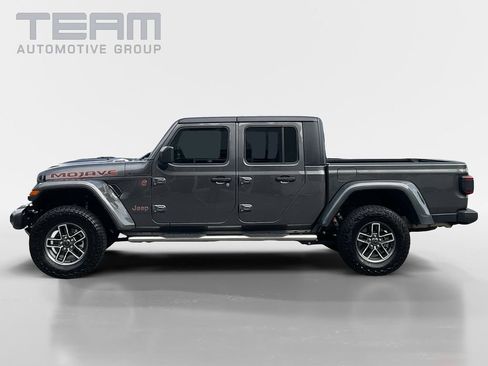 Used 2025 Jeep Gladiator Mojave w/ Convenience Group AWD/4WD image 4