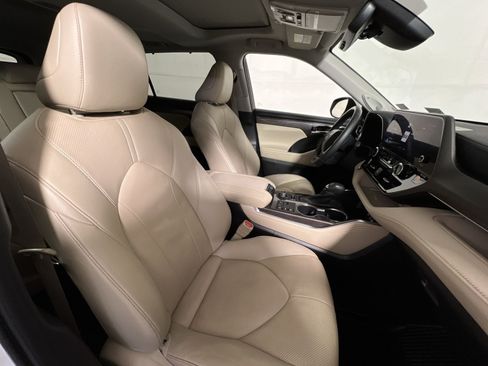 Used 2023 Toyota Highlander Limited AWD/4WD image 27