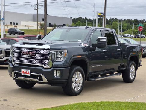 Certified 2020 GMC Sierra 2500 Denali w/ Denali Ultimate Package AWD/4WD image 3