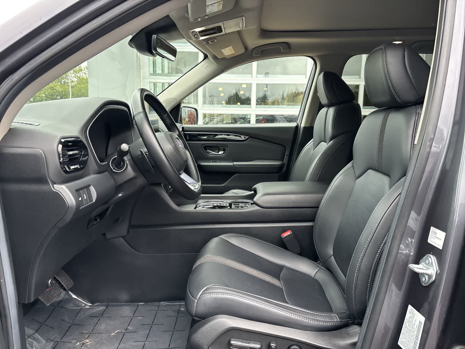 Used 2025 Honda Pilot Touring image 8