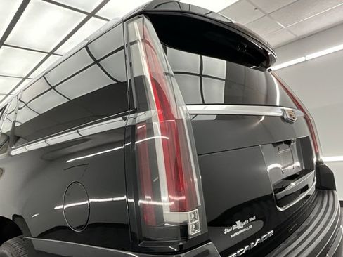 Used 2017 Cadillac Escalade ESV Platinum image 21