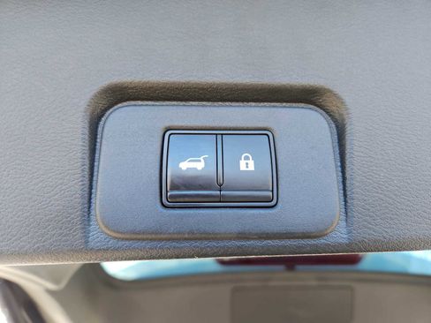 Used 2021 Nissan Rogue Platinum image 25