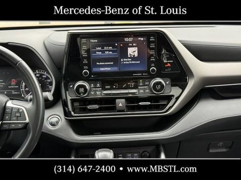 Used 2022 Toyota Highlander XLE FWD image 15
